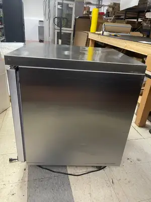 Used Continental Used 27" Continental SWF27N Single Door Worktop Freezer 115V - WO1 Worktop Freezers Illinois US | Falcon Restaurant Supply #1375327