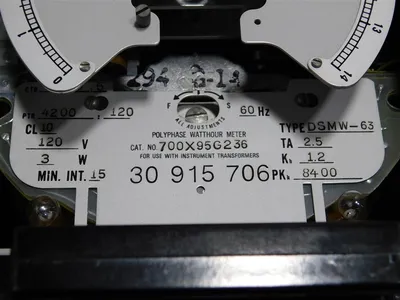 General Electric 700X95G236 Polyphase Watthour Meter DSMW-63 120V 3W CL10 Used