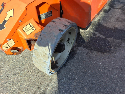 USED 2013 JLG E400AJPN