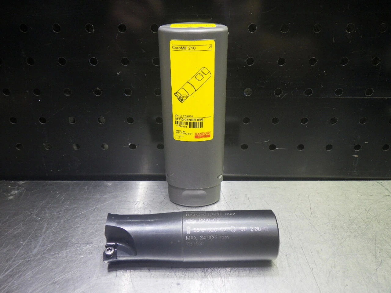 Sandvik 1.25" 2 Flute Coolant Thru Endmill 1.25" Shank RA210-032M32-09M (LOC2957A)