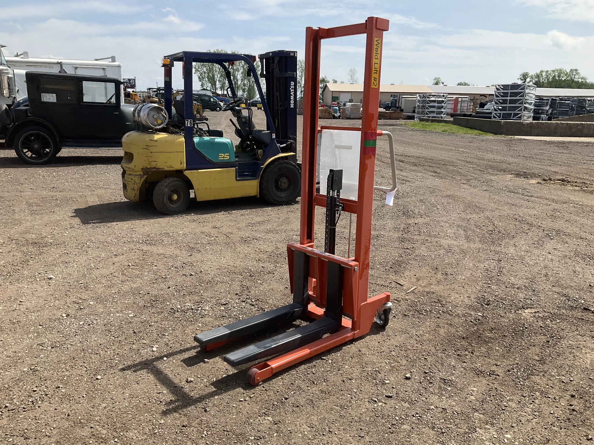 Hamaco manual hydraulic forklift model HFH-HE600-15, 1,322 lb capacity, 31-1/2” x 4” forks, 60” max ...