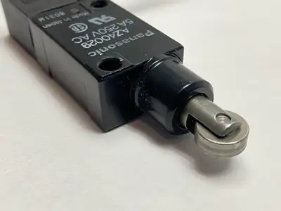 Used Panasonic Snap Action Limit Switch 5A 250VAC Relays & Switches Michigan US | Maverick Industrial Sales #1391867