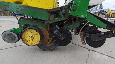 USED JOHN DEERE 7000