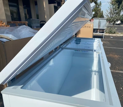171-0403 98" Solid Top Self Contained Chest Freezer