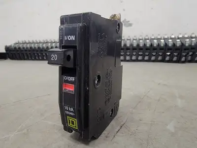 NEW SQUARE D QOB120