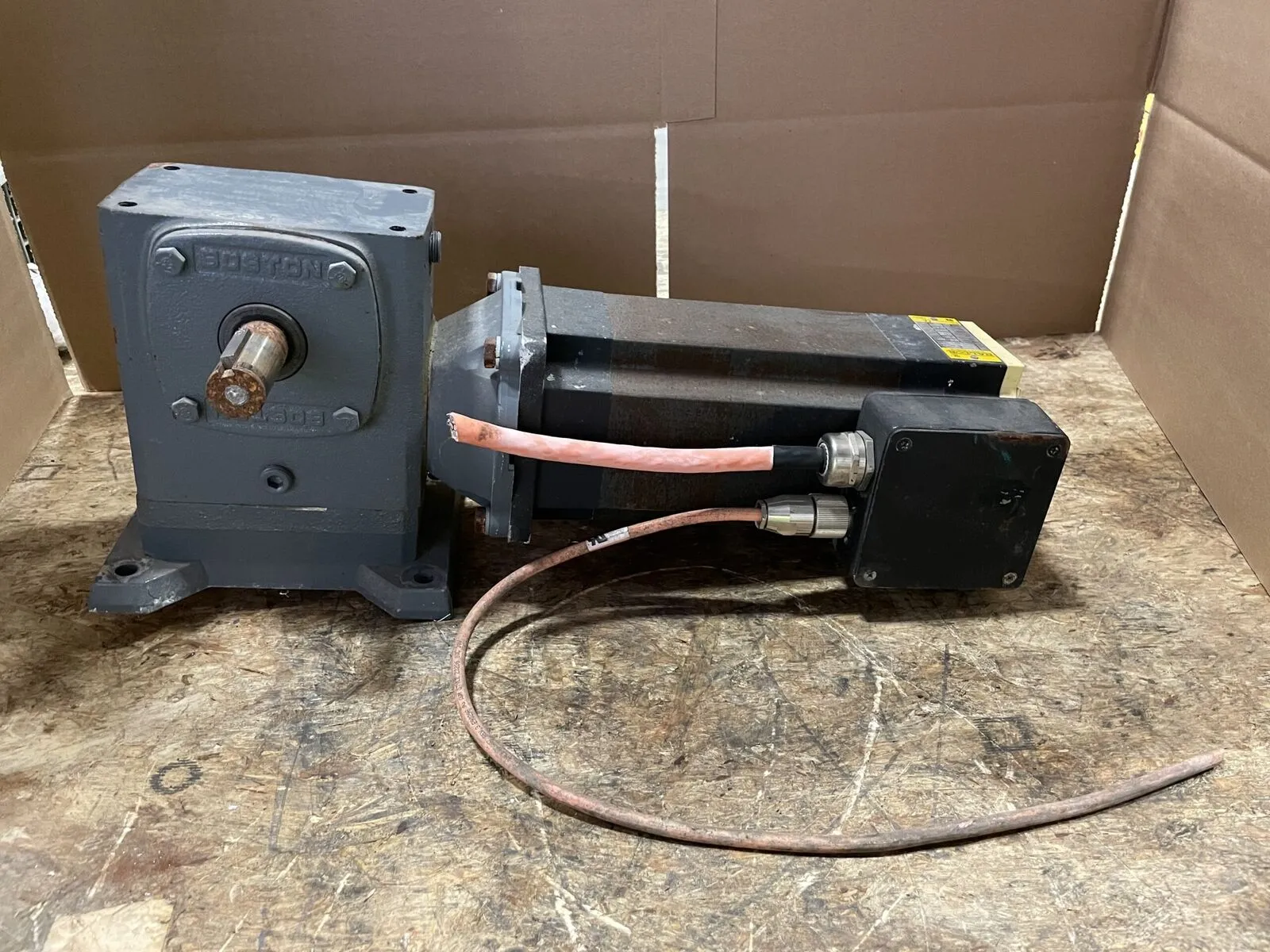 Boston Gear F72110B5J Gear Drive/Speed Reducer 200RPM 300V DC Servo Motor 10:1
