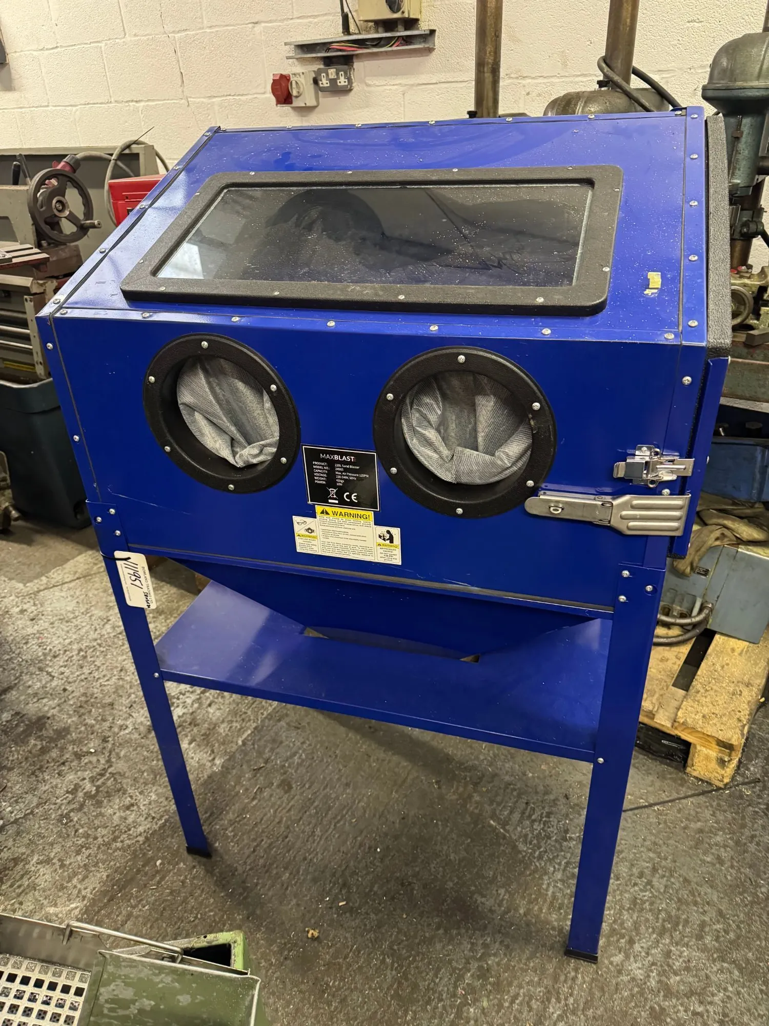 USED MAX Blast 220L SandBlaster