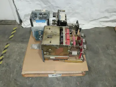 LOT OF 3 CIRCUIT BREAKERS