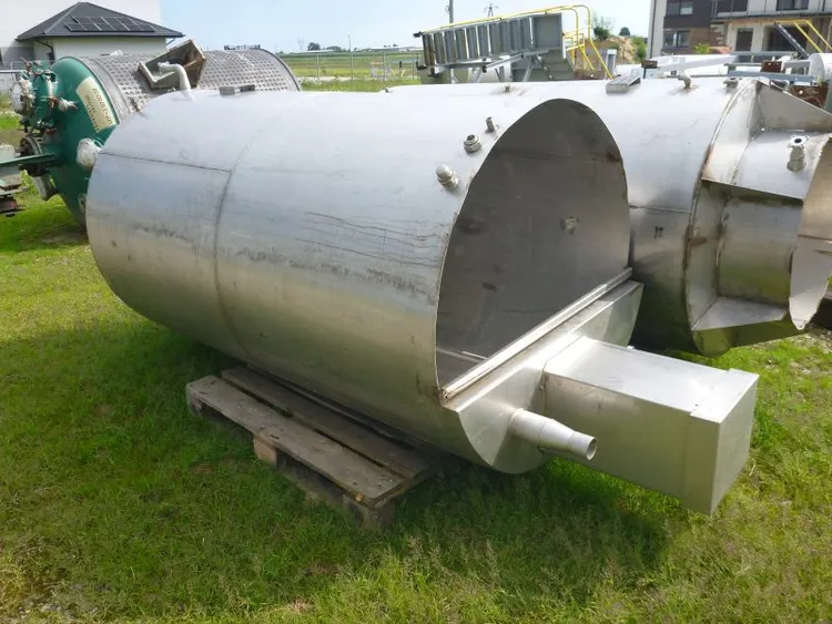 Used _UNKNOWN_ 2200 Liters Stainless Steel Tanks PL | Perry Equipment #121650
