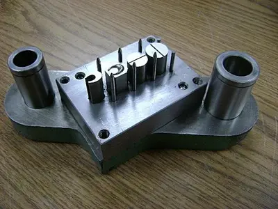 1956-390 Stamping Press Tool and Die Set To Make CR11 Creole Finding
