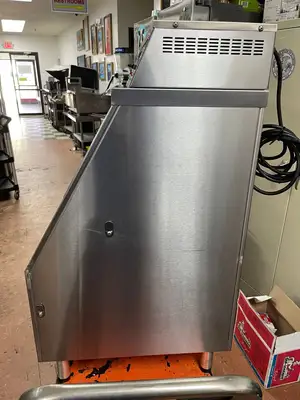 Used Carter Hoffmann Used Carter-Hoffmann CW2E 22 Gallon Bulk Gravity Feed Chip Warmer 120V Hot Food Warming, Holding, & Transport Cabinets Illinois US | Falcon Restaurant Supply #1376178