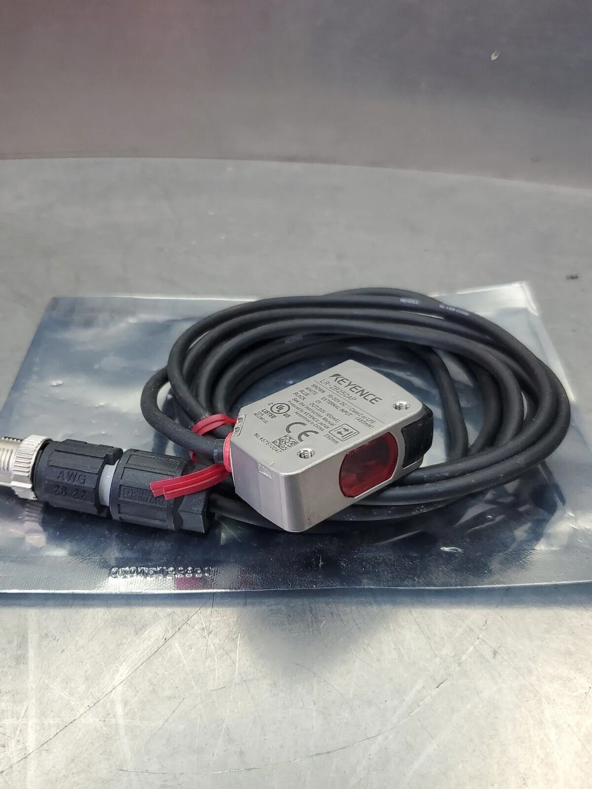 Keyence LR-ZB250AP 10-30VDC Laser Sensor. 5E-35/2