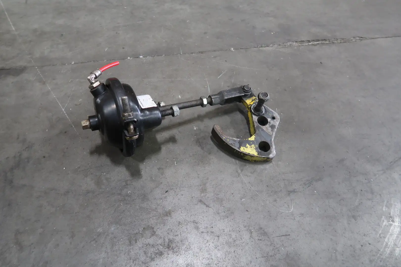 Pneumatic Chamber Brake Assembly for Pintle Hook