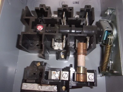 USED GE DISCONNECT SAFETY SWITCH