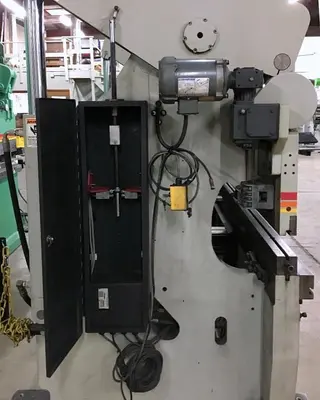 Used 2005 ACCURPRESS 71008 Press Brakes Illinois US | Machine Factory Outlet #1264359