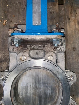 Dezurik 6" -150 knife gate valve with pneumatic actuator