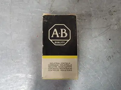 USED ALLEN-BRADLEY 700-HA33Z24