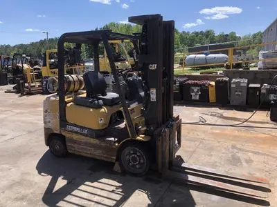 USED 2002 CAT GC30K