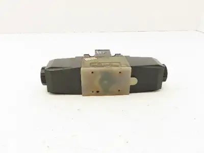 Vickers DG4V-3-7C-M-P2-B-7-50 Solenoid Operated Directional Valve 120V