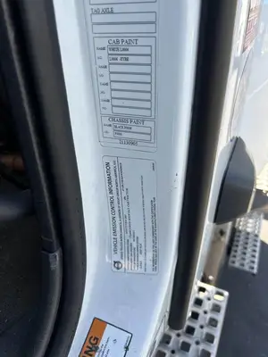 USED 2022 VOLVO VNR42T300