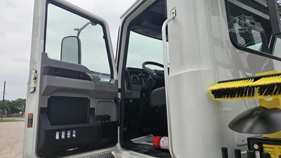 New | in-Stock 2027 MACK MD7 Rolloff Trucks Texas US | Roll Off Truck World #1491899