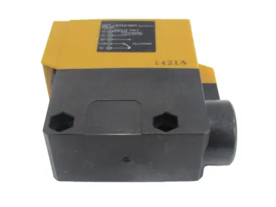 NEW OMRON E3A2-R3M4 PHOTO SWITCH E3A2R3M4