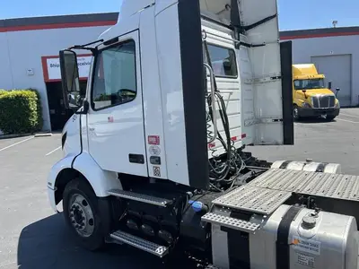 Used 2022 VOLVO VNR64T300 Conventional trucks California US | Ben Kaplan Equipment #1284794