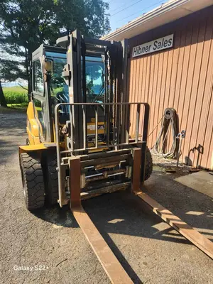 Used CATERPILLAR DP45N1 Internal Combustion Forklifts: Pneumatic Tire Pennsylvania US | Trustworthy Equipment #1411438