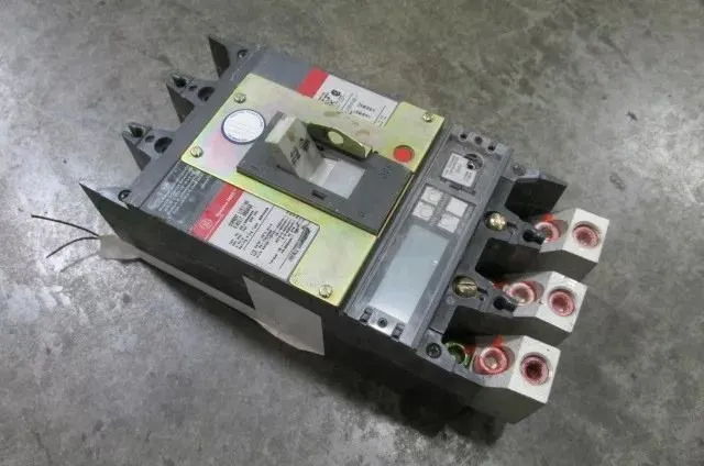 Used 400 Amp GE SPECTRA Electronic Breaker SGLL36BB0400 MVT+ Shunt No Covers