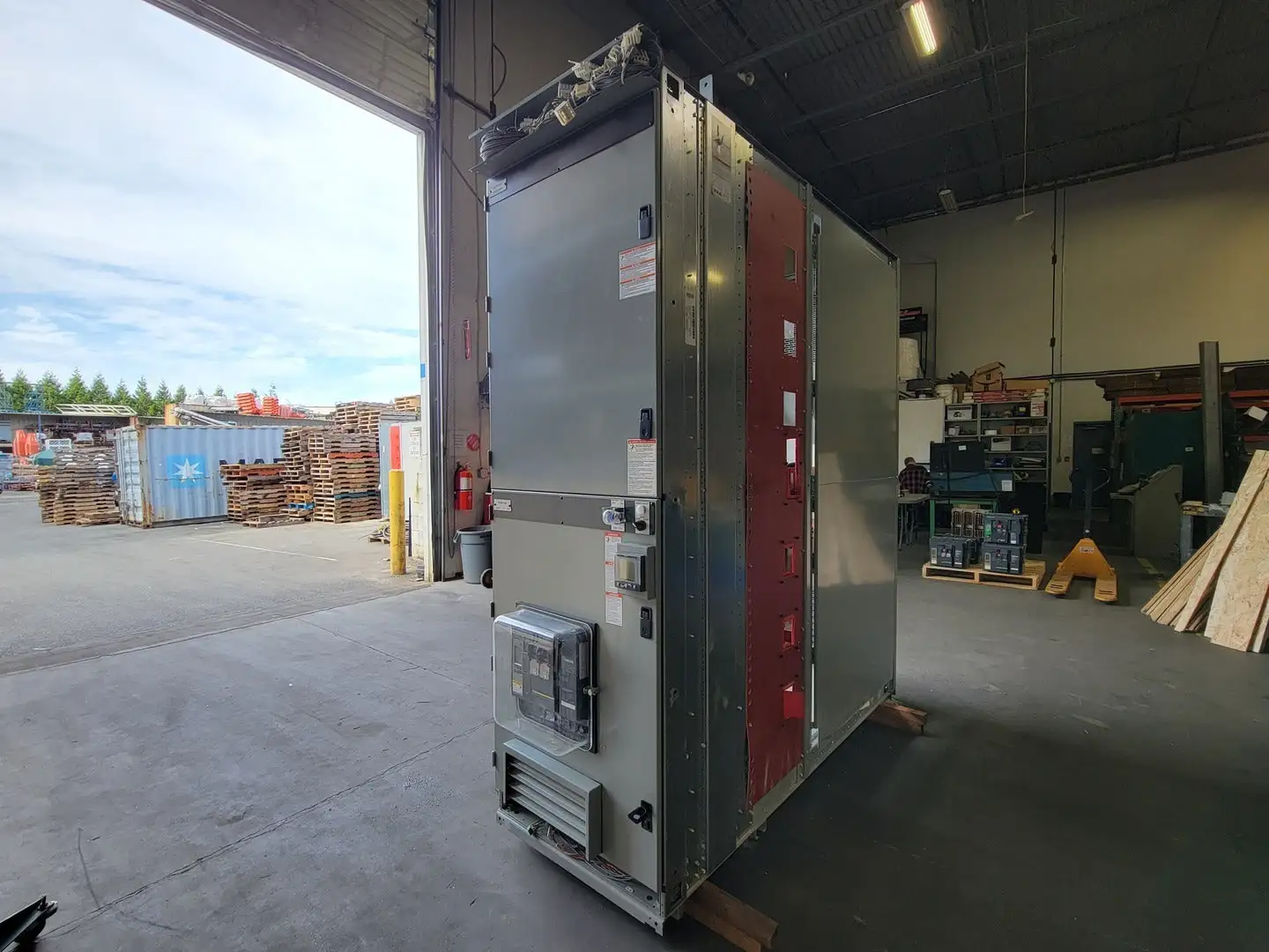 Used SQUARE D POWER-ZONE 4 Switchgears British Columbia CA | Lenmark #239369