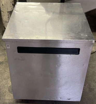 174-0055 Delfield 27” Undercounter Self Contained Cooler