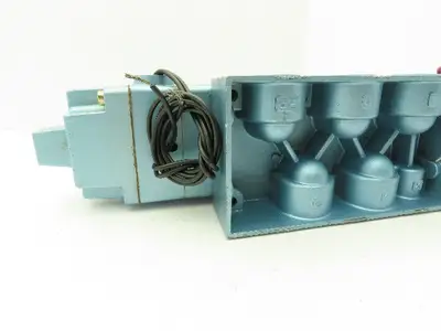 Honeywell Skinner S4KKHDL5 Solenoid Valve 5-Way 3 Pos 110V 150 PSI 3/4" NPT