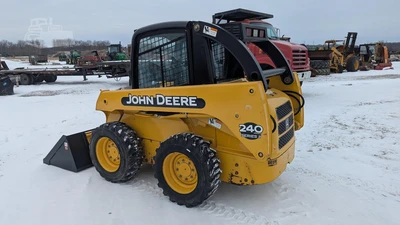 USED 2004 DEERE 240 II
