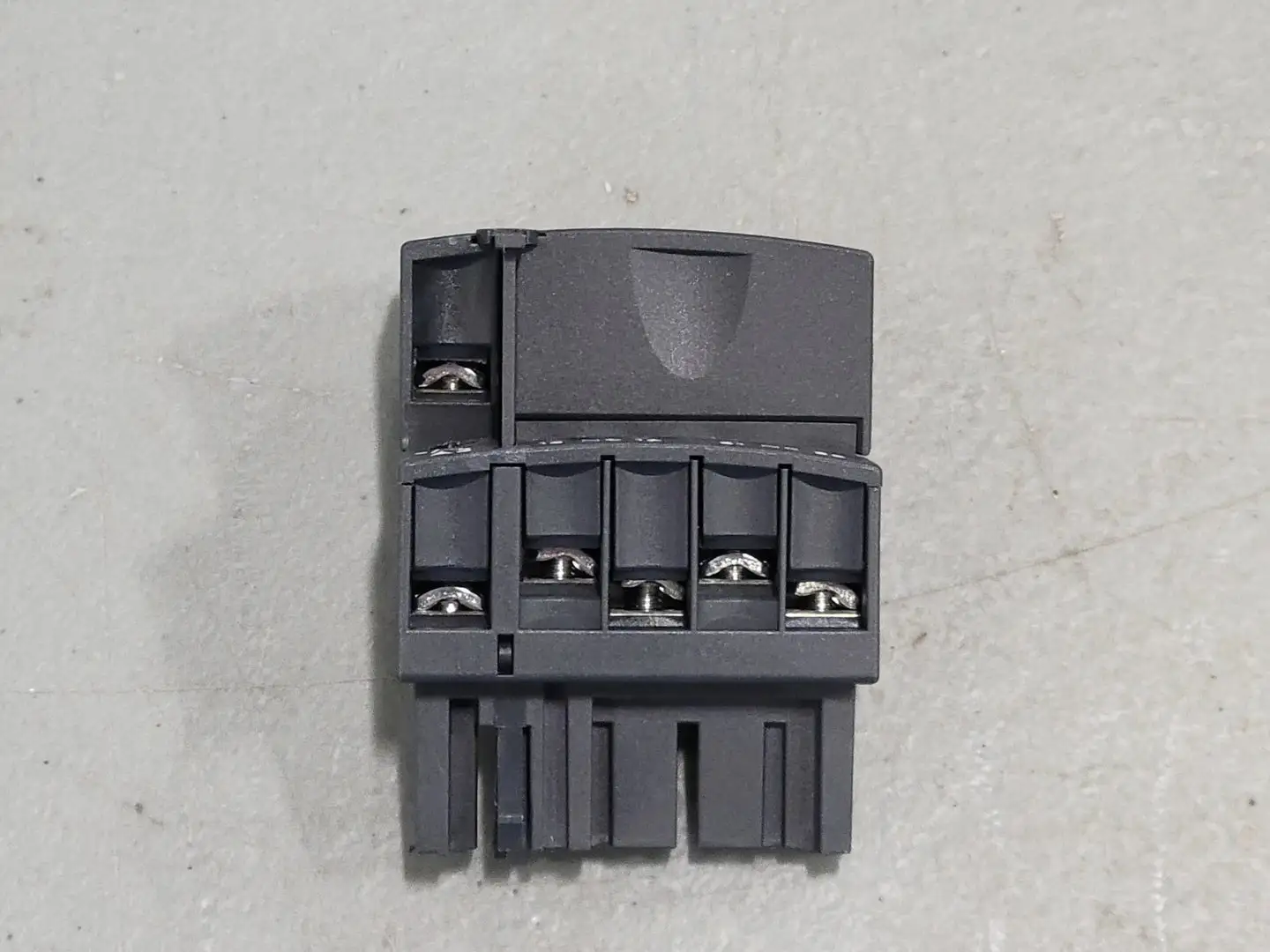 NEW SCHNEIDER ELECTRIC LU9BN11