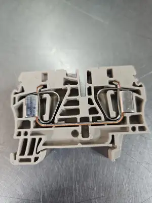 Weidmuller ZDU 6.6 mm. 800v. Terminal Block. Loc 3D-28