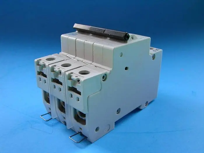Used GENERAL ELECTRIC / GE V07304 Circuit Breakers Michigan US | Ideal Machinery #701505