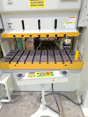 USED 2005 KOMATSU PRESSES KOMATSU E2W110 PRESS