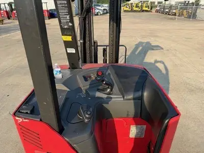 Used RAYMOND 425C35TT 3-Wheel Stand up Electric Counterbalance Forklifts Illinois US | Somerset Equipment Sales #1546198
