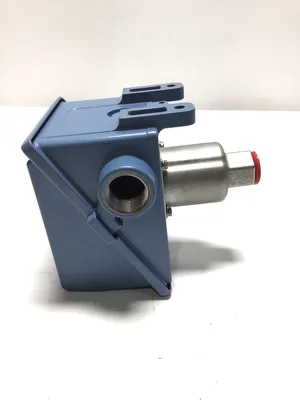 USED UNITED ELECTRIC CONTROLS ⚙️ MODEL: H400-S156B FOR EASY IDENTIFICATION, REPLACEMENT, AND COMPATIBILITY REFERENCE.