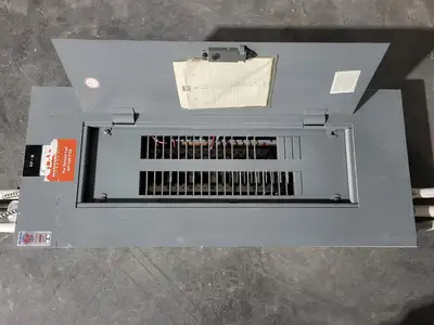 100 Amp 120/240 volts Panelboard 42 Spaces