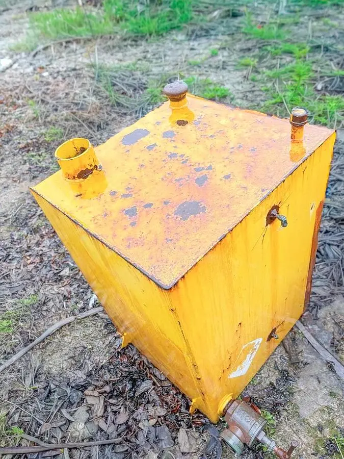 Used EPIROC (ATLAS COPCO) USED DIESEL / HYDRAULIC FLUID / WATER TANKS FROM ATLAS COPCO / EPIROC T4BH BLAST HOLE DRILL RIGS Water Tanks Pennsylvania US | East West Machinery & Drilling #1417935