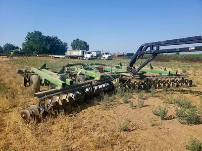 USED JOHN DEERE 650