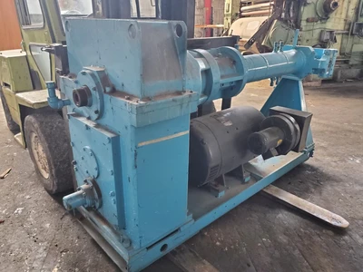 NRM 4 1/2" Rubber Extruder