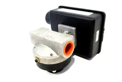 NEW UNIVERSAL FLOW MONITORS 09GM-6-100V.9-A1WR-RG-2D FLOW METER