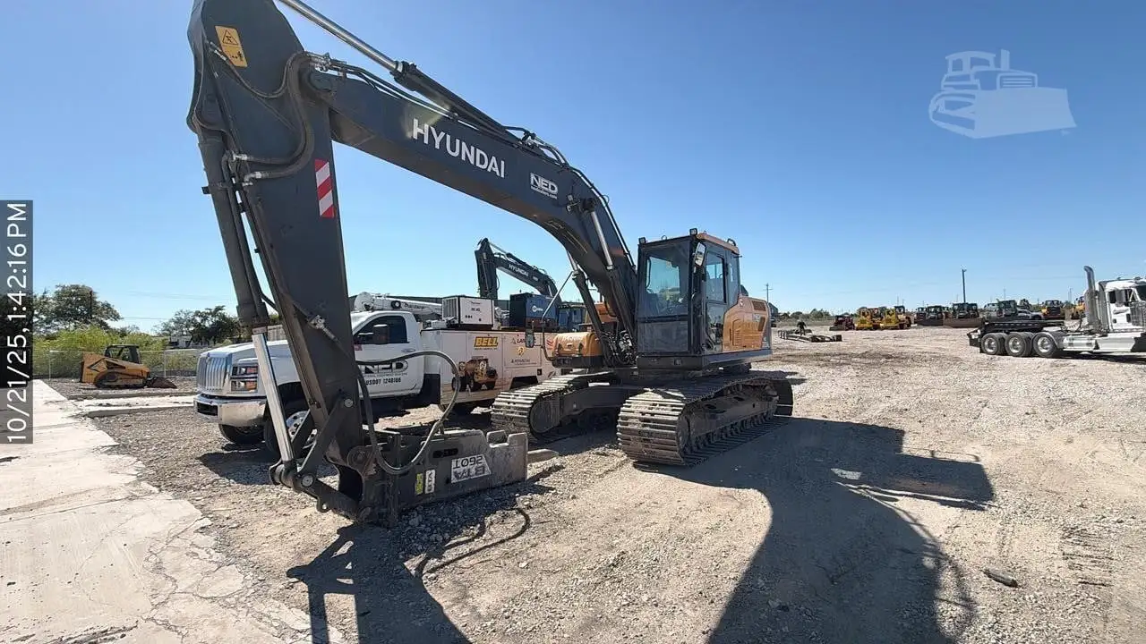Used 2025 HYUNDAI HX220AL Crawler Excavators Texas US | National Equipment Dealers #1422258