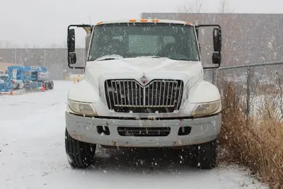 INTERNATIONAL 4300 DT466 BOX TRUCK | Levy Recovery Group (2)