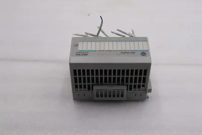 ALLEN BRADLEY 1794-IB10X0B6 24 VDC SINK INPUT/SOURCE OUTPUT STOCK #L-419