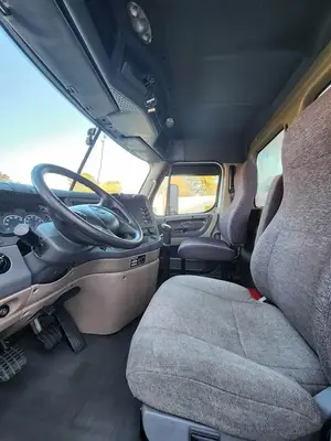 USED 2013 FREIGHTLINER CASCADIA 125