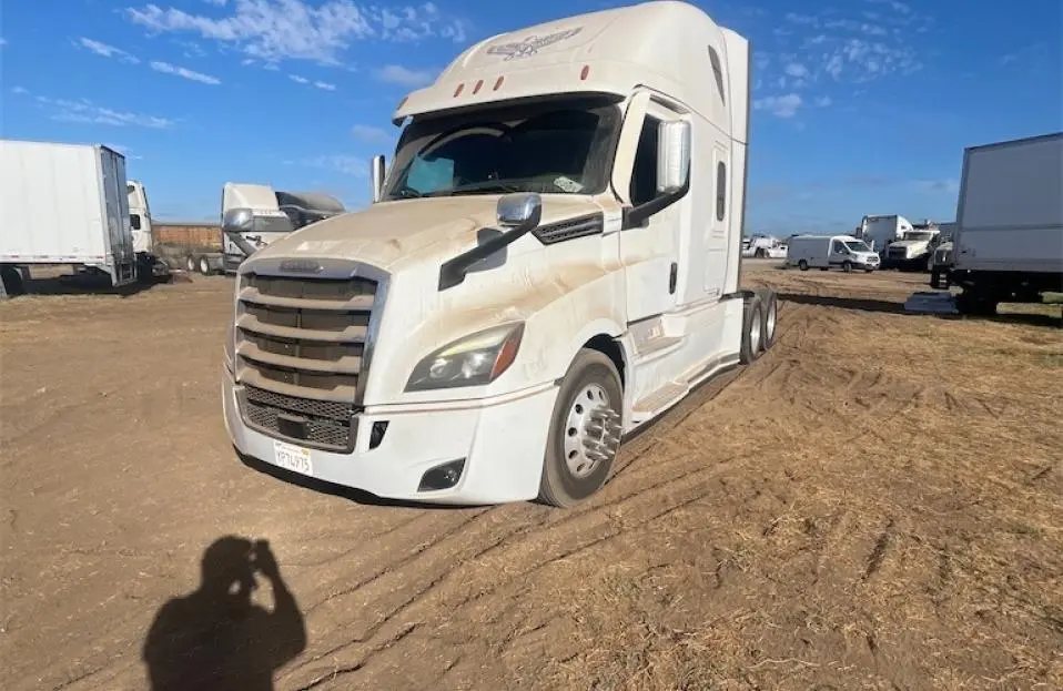 USED 2021 FREIGHTLINER CASCADIA