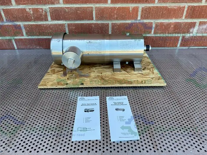 Used STAINLESS MOTORS SC2C10N04B5TG 1 HP WASHDOWN DUTY MOTOR W/ GEAR REDUCER 3.67:1 Motors (misc) California US | Equipment Lab #485655